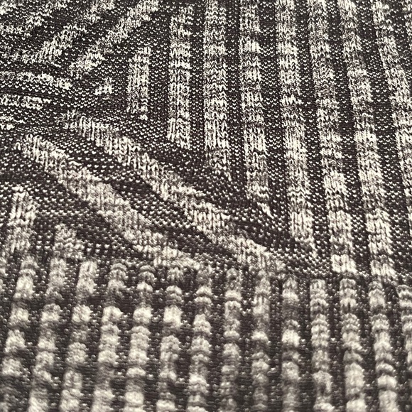 Women’s Lululemon long sleeve sweater print Swift shirt - Picture 2 of 4